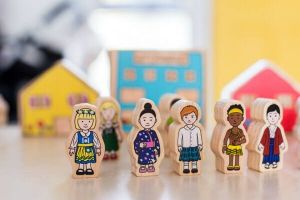 wooden people set