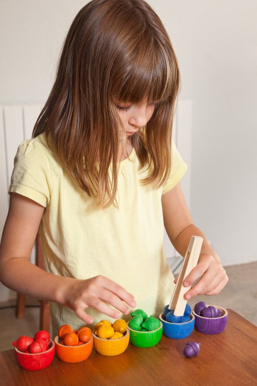 Grapat - Coloured Bowls and Acorns