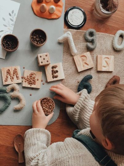 QToys - Spelling and Writing Tiles (Capital Letters)