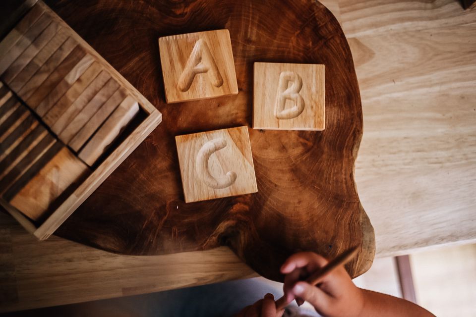 QToys - Spelling and Writing Tiles (Capital Letters)