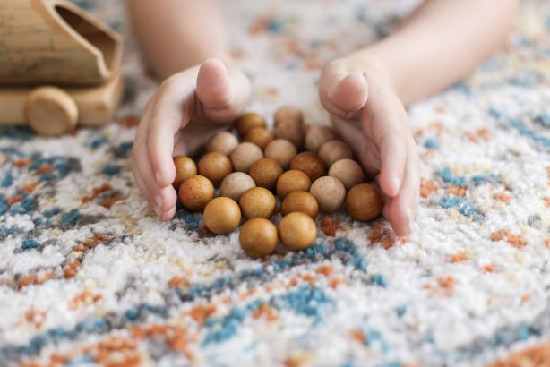 QToys - Two Tone Wooden Ball Set (50 pieces)